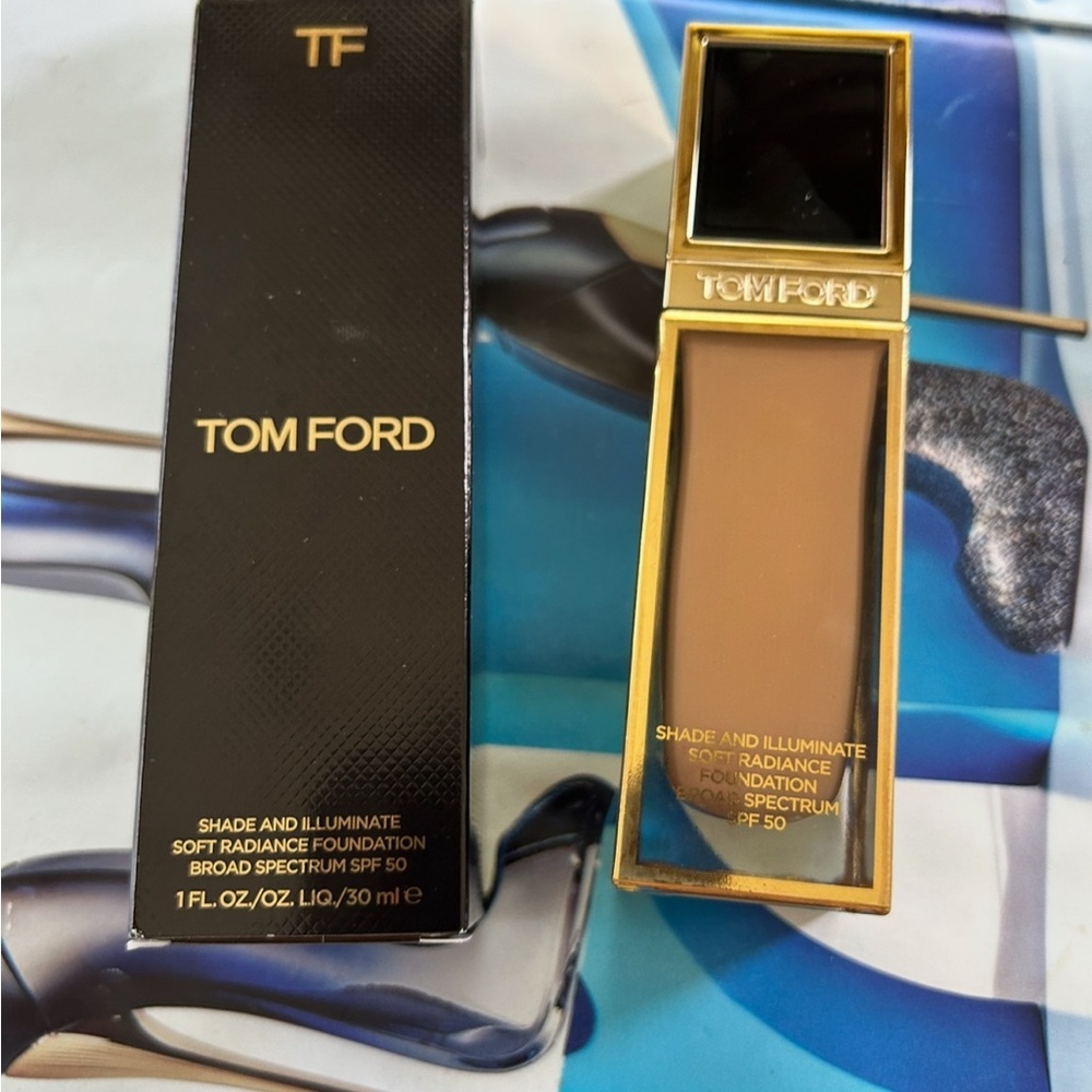 Tom Ford Shade and Illuminate Foundation 8.7 golden almond 1 oz/30ml NIB - Picture 8 of 8